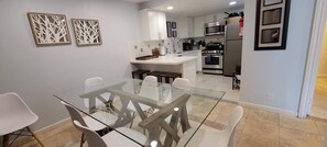 Dining - Magic Mouse Vacation Rentals #3 ~ Entire Condo Next to Disneyland (Anaheim)