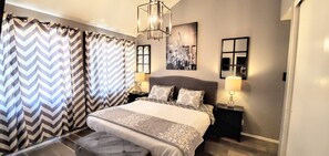 3 bedrooms, iron/ironing board, travel crib, free WiFi - Magic Mouse Vacation Rentals #3 ~ Entire Condo Next to Disneyland (Anaheim)