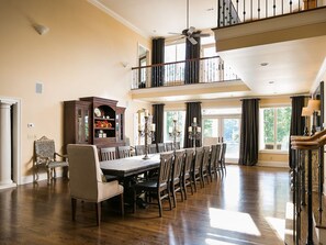 Dining - 30% off until June, Elevator, Lake Front, Pool, Pontoon, Theater, Fire Pit, WOW (Greensboro)