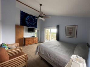 4 Schlafzimmer, Schreibtisch, Bügeleisen/Bügelbrett, Reisekinderbett