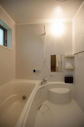 Traditional Townhome, 3 Bedrooms, City View | Bathroom | Combined shower/tub, deep soaking tub, eco-friendly toiletries - Kiyomizu Machiya Inn (Kyoto)