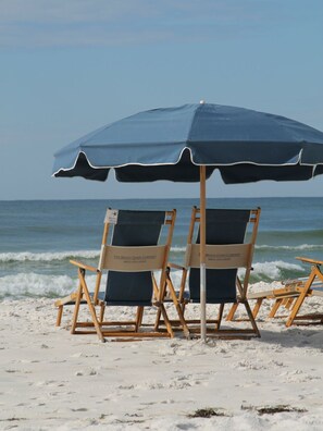 Sun-loungers, beach towels - Starfish&Coffee, sleeps 10, extra living space, 2 king beds, + beach & kid gear (Santa Rosa Beach)