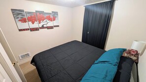 3 habitaciones, tabla de planchar con plancha, wifi y ropa de cama 