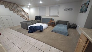 3 habitaciones, tabla de planchar con plancha, wifi y ropa de cama 