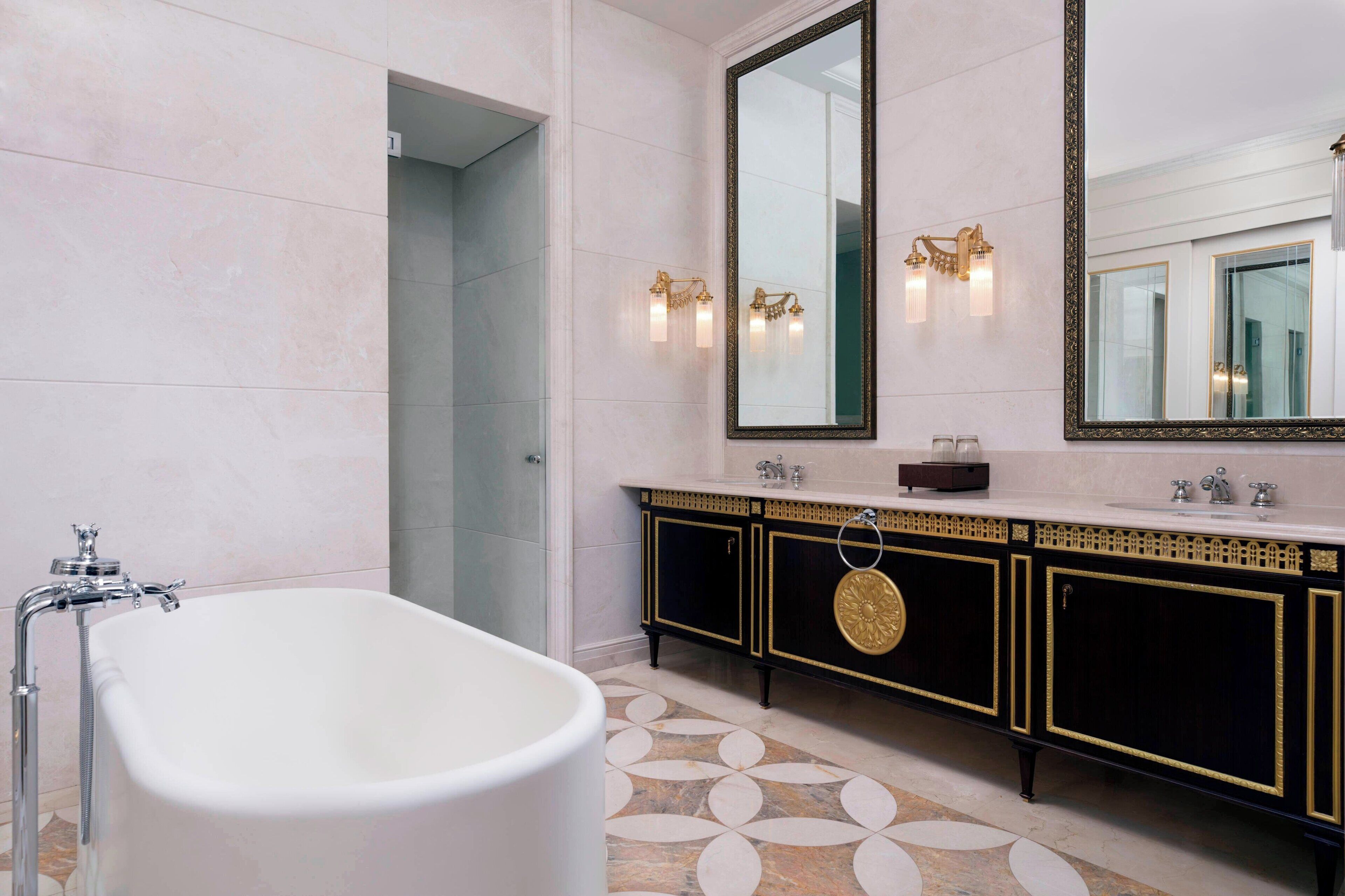 suite, 1 bedroom, city view | bathroom | shower, free toiletries, hair dryer, bathrobes