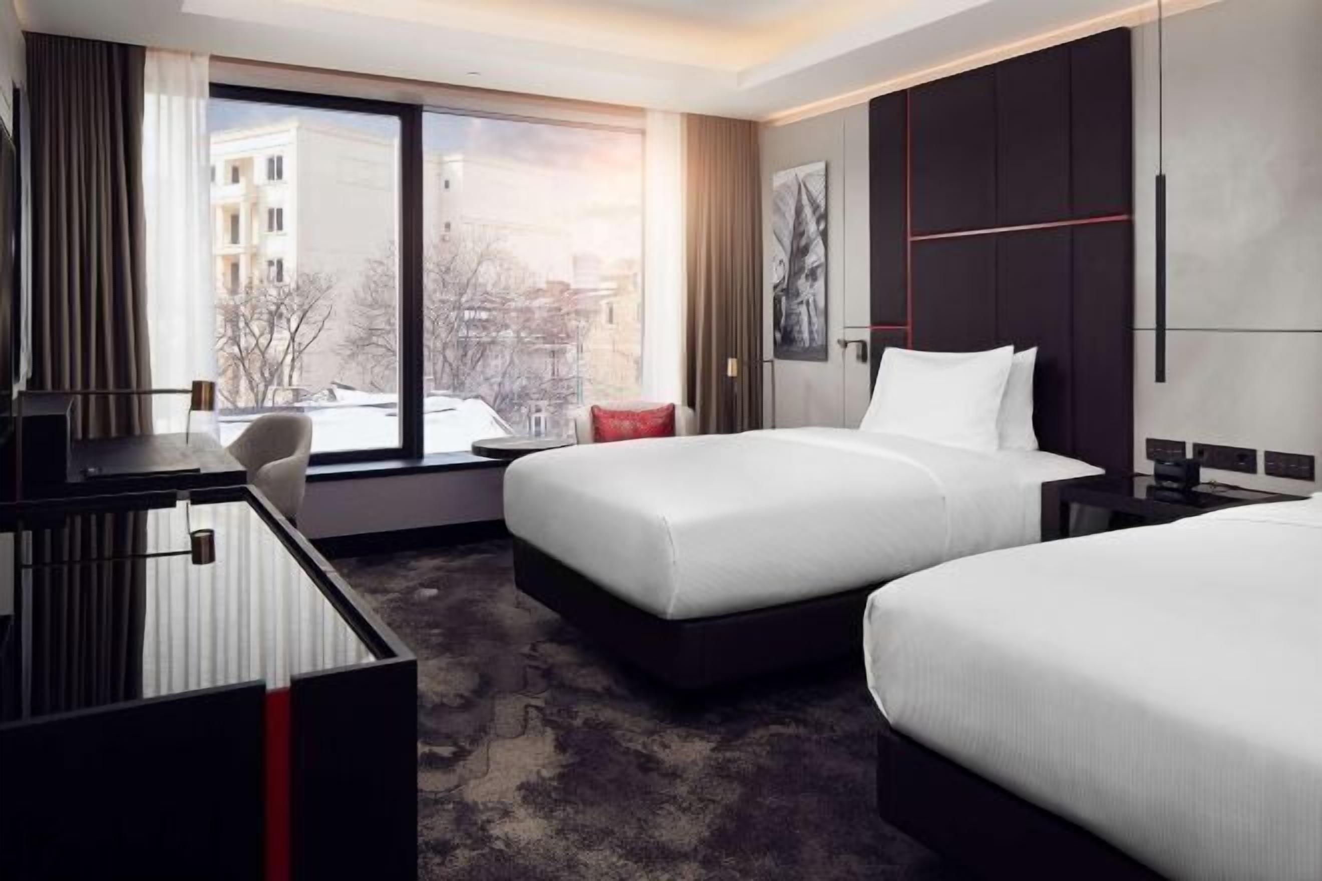 Hypo-allergenic bedding, minibar, in-room safe, desk