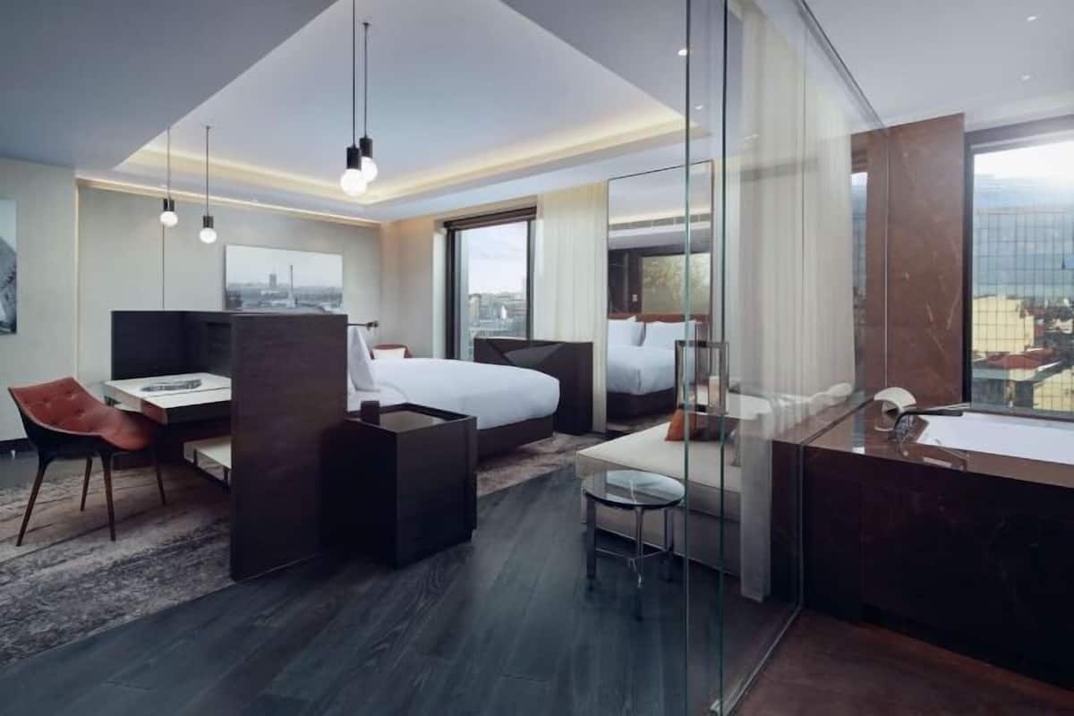Hypo-allergenic bedding, minibar, in-room safe, desk