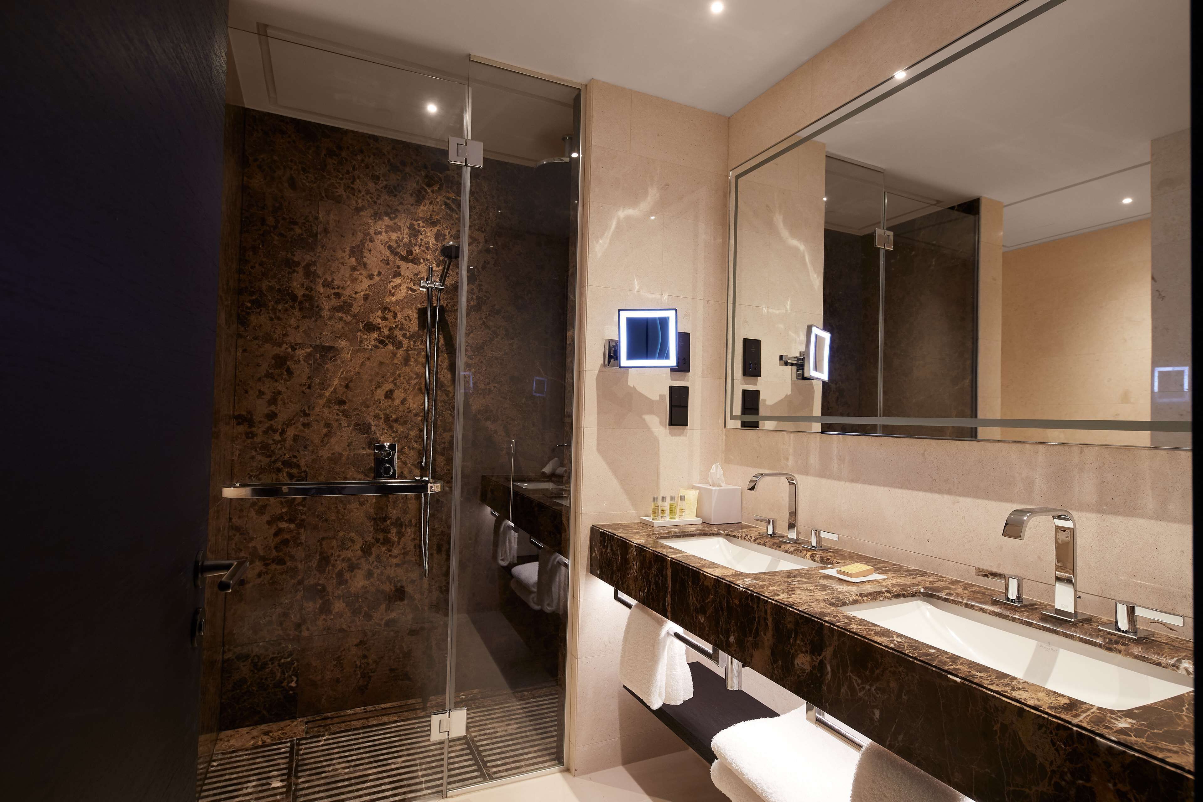 room, 2 double beds | bathroom shower