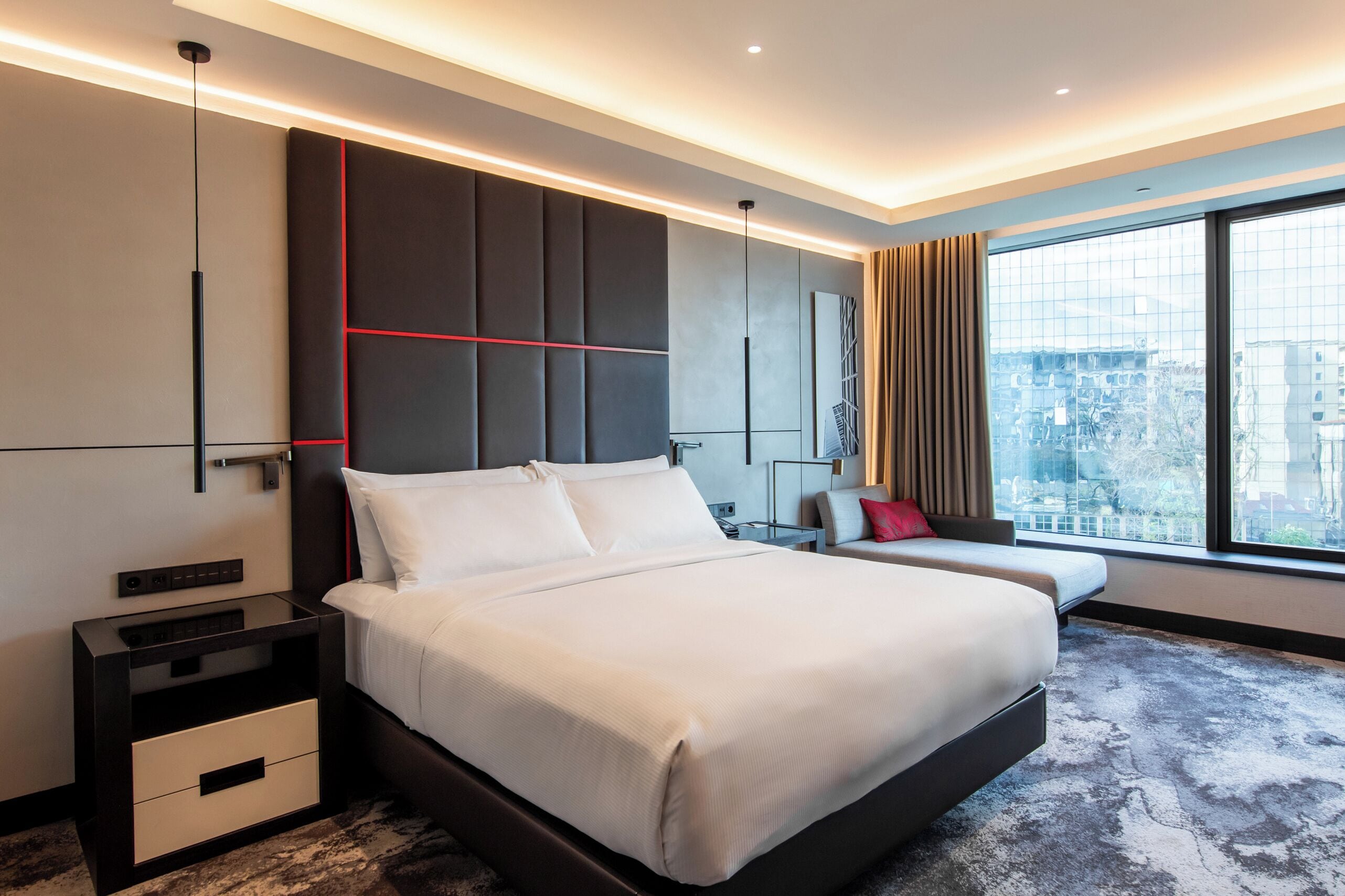 Allergitestet sengetøy, minibar, safe på rommet og skrivebord