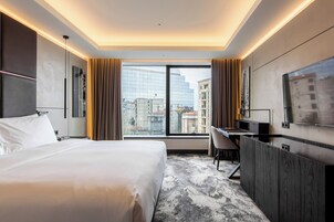 Allergikerbettwaren, Minibar, Zimmersafe, Schreibtisch