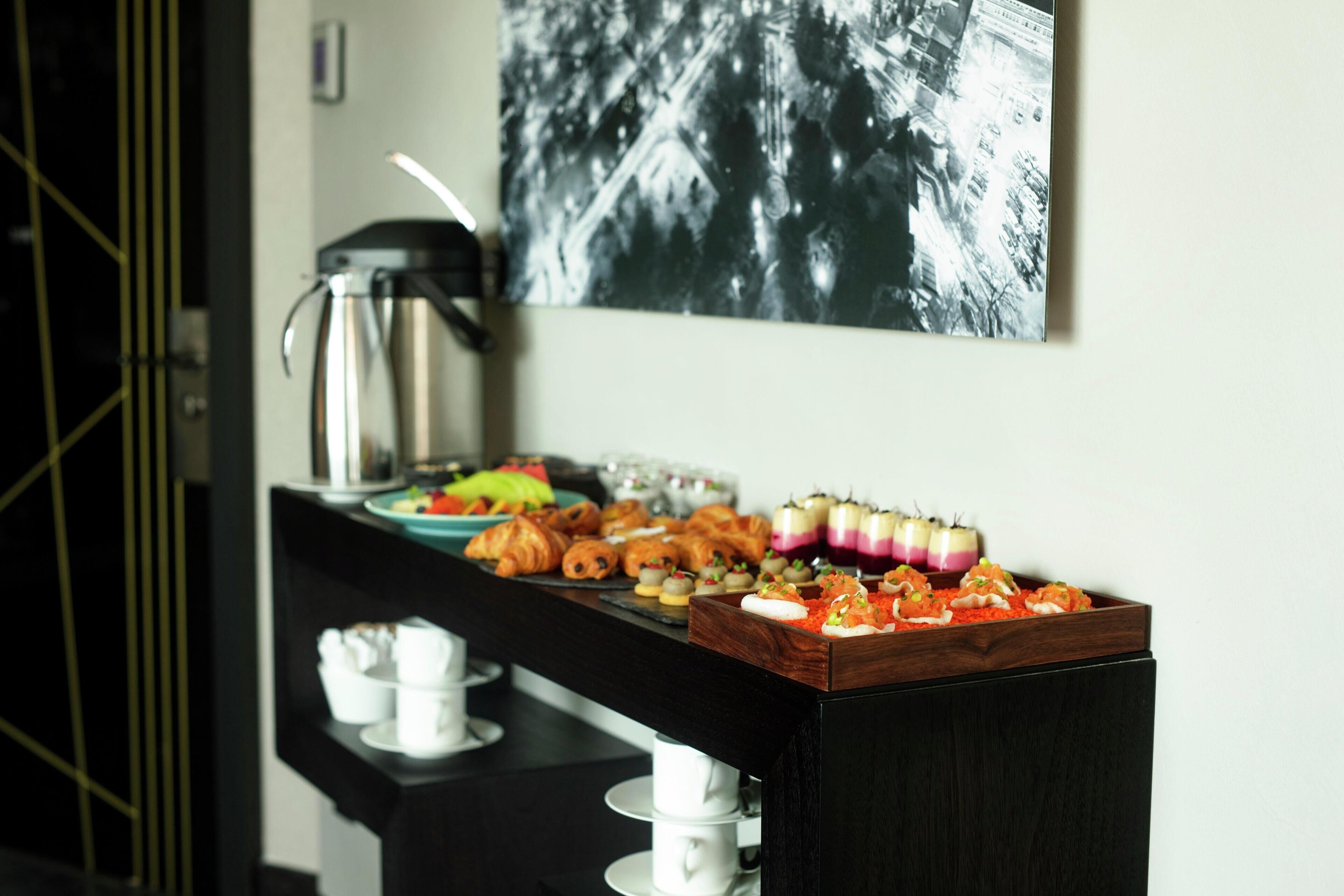 总统套房, 1 张特大床 | 防过敏的被褥、迷你吧、客房内保险箱、办公桌