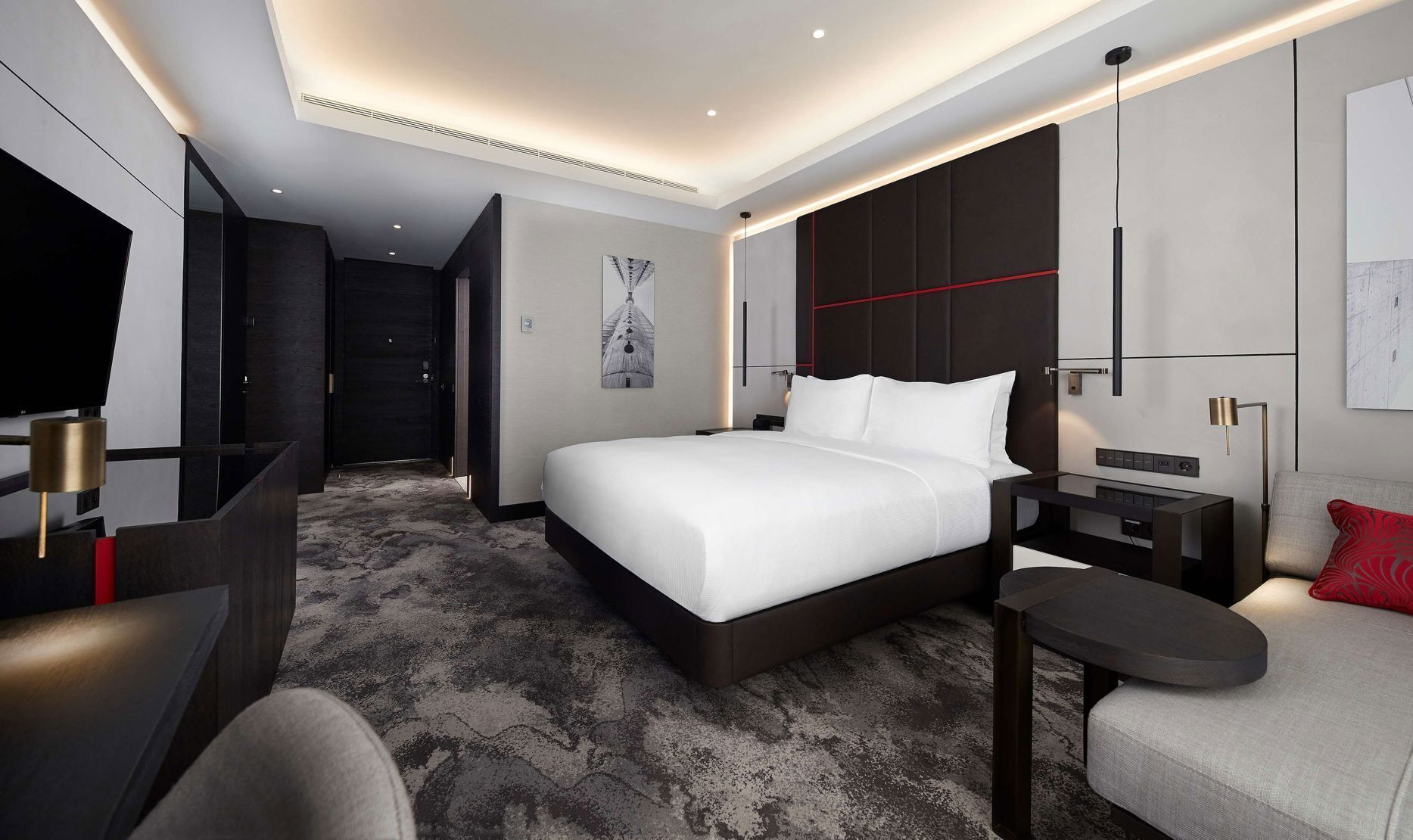 Ropa de cama hipoalergénica, minibar, caja fuerte y escritorio