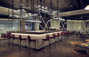 2 restaurants; breakfast, lunch, and dinner served - Hilton Belgrade (Belgrade)