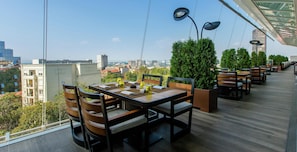 2 restaurants; breakfast, lunch, and dinner served - Hilton Belgrade (Belgrade)