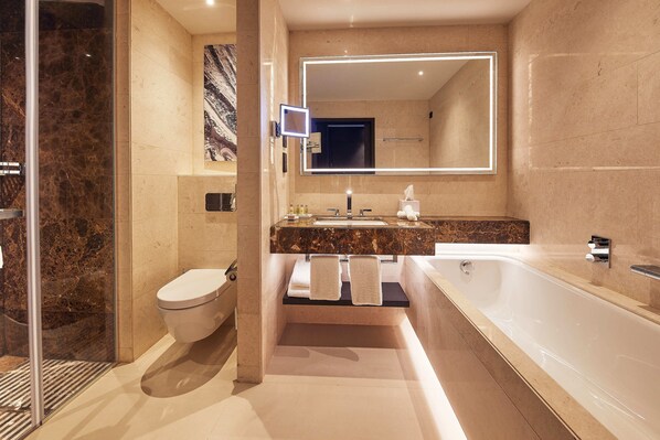 免费洗浴用品、吹风机、毛巾