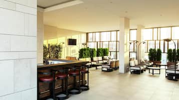 2 bares/lounges, saguão/lounge