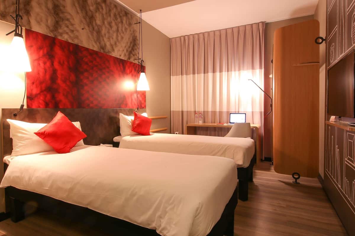 standard twin room, 2 single beds | premium bedding, in-room safe, desk, blackout curtains