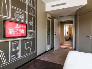 Superior-Doppelzimmer, 1 Doppelbett und Schlafsofa | Hochwertige Bettwaren, Zimmersafe, Schreibtisch, Verdunkelungsvorhänge