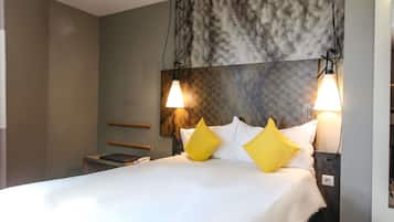 Superior tweepersoonskamer, 1 tweepersoonsbed met slaapbank | Luxe beddengoed, een kluis op de kamer, een bureau