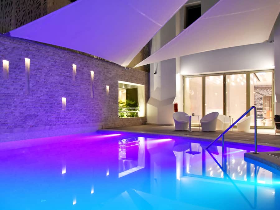 Piscine extérieure, maßtres-nageurs sur place