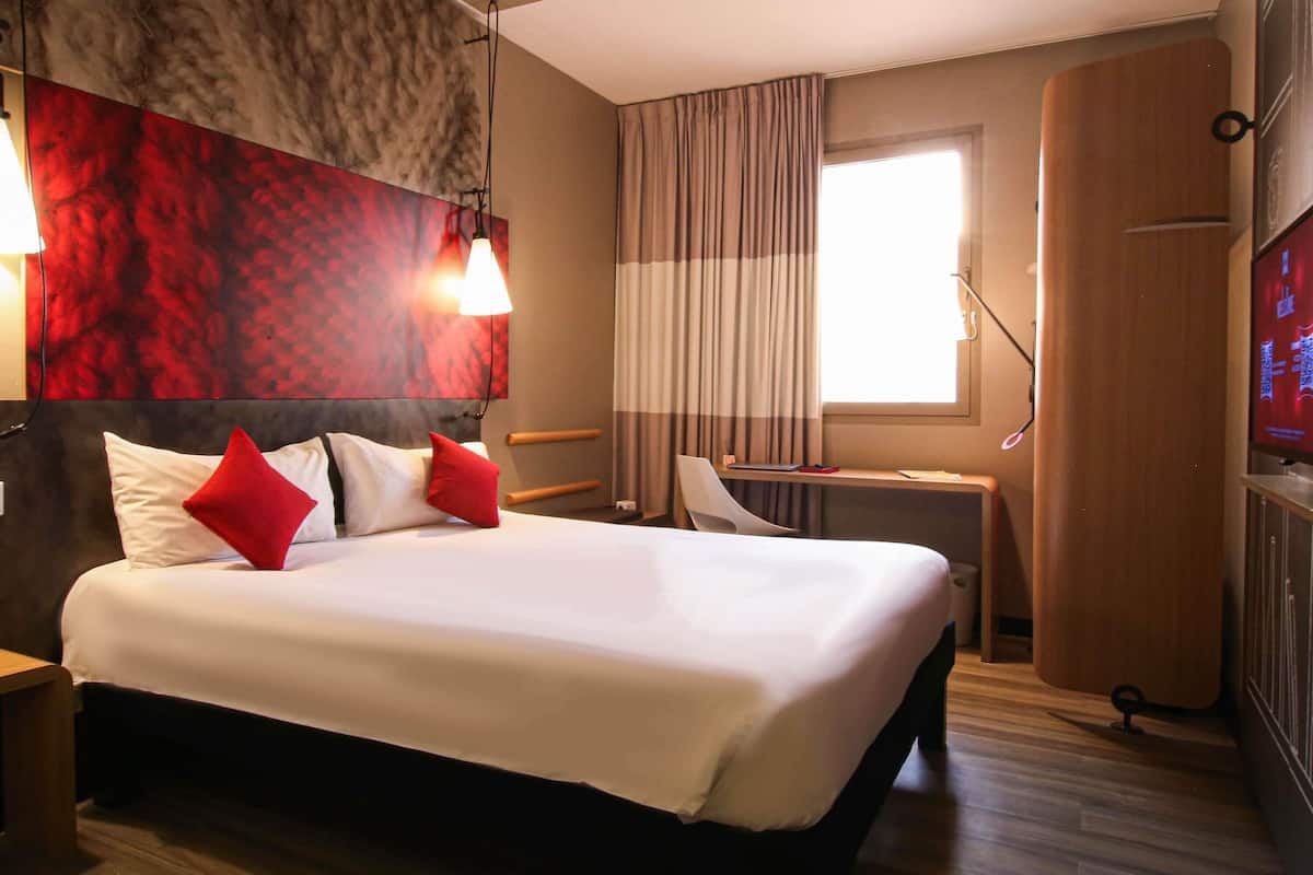 Standaard tweepersoonskamer, 1 tweepersoonsbed | Luxe beddengoed, een kluis op de kamer, een bureau