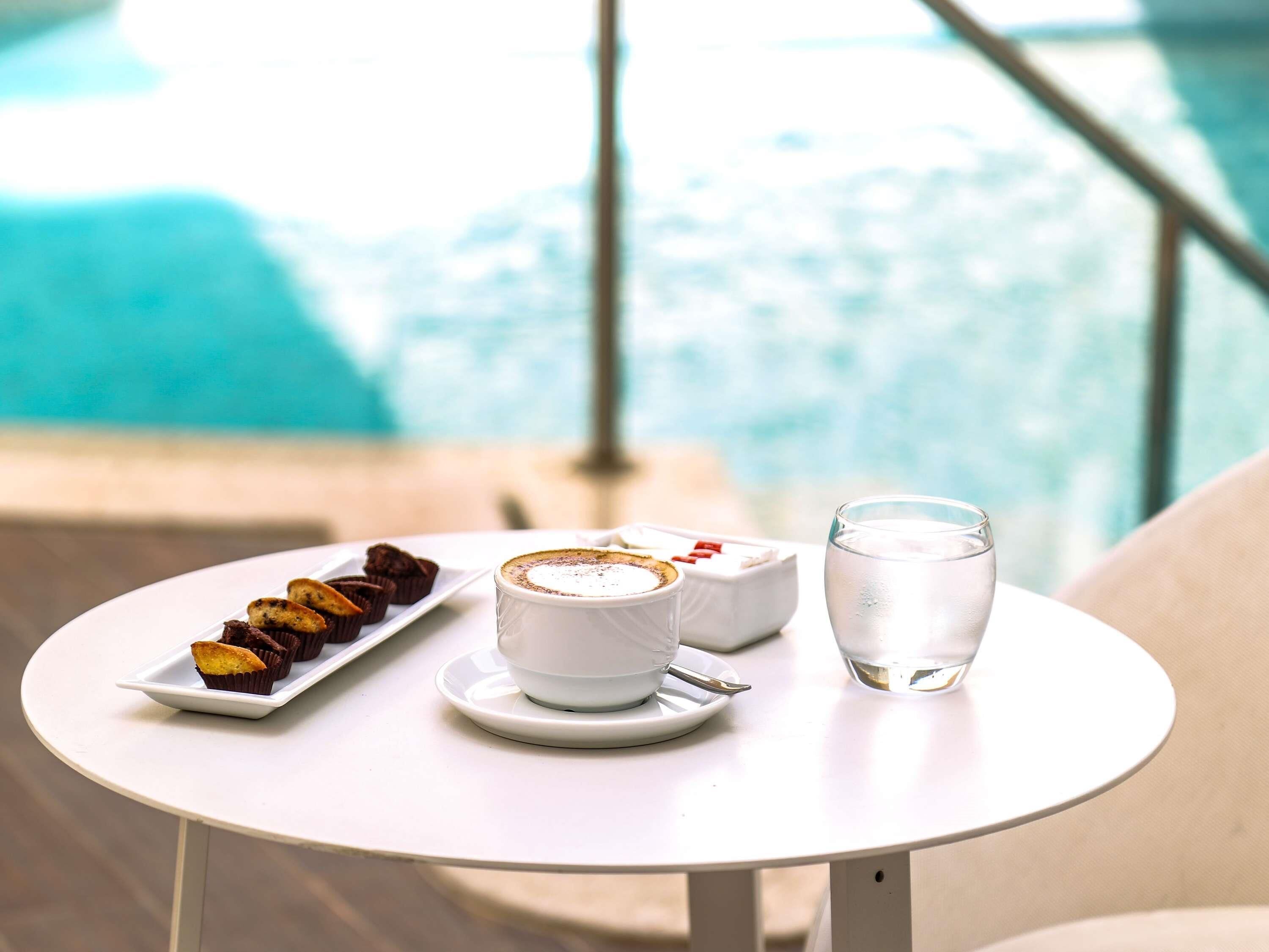 outdoor pool, open 9:00 am to 4:30 pm, lifeguards on site