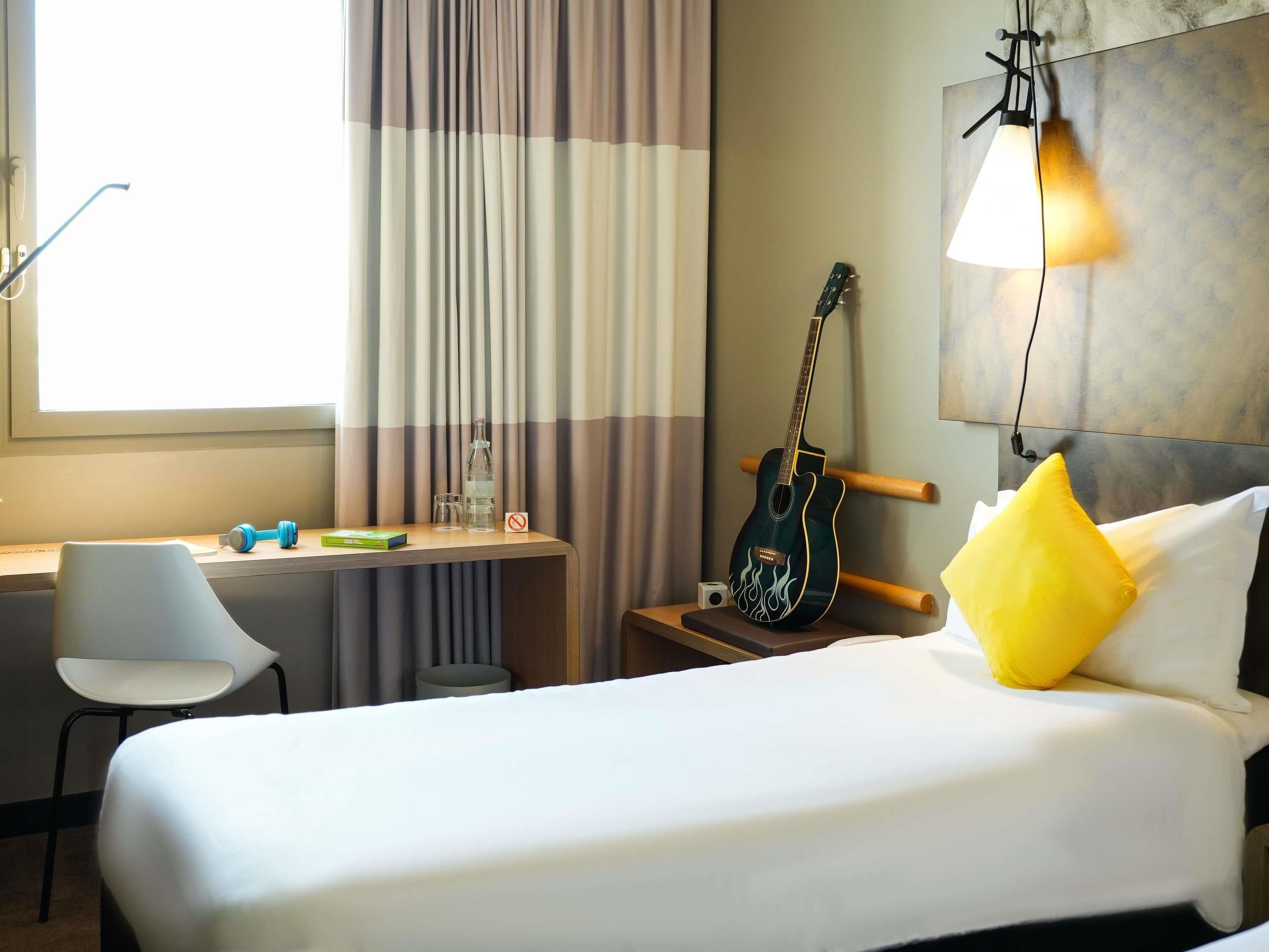 Standard Twin Room, 2 Twin Beds | Premium bedding, in-room safe, desk, blackout drapes