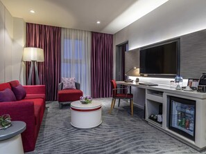 Down duvets, minibar, in-room safe, desk - Mercure Hai Phong (Hai Phong)