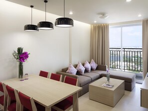 Down duvets, minibar, in-room safe, desk - Mercure Hai Phong (Hai Phong)