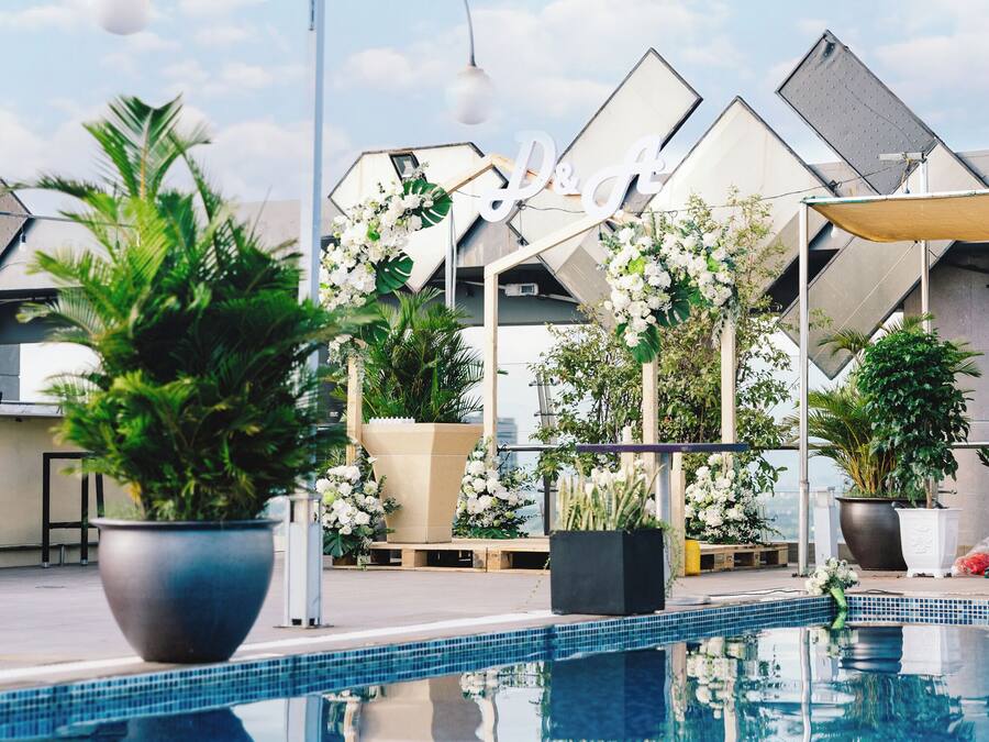 Outdoor pool, pool umbrellas, sun loungers