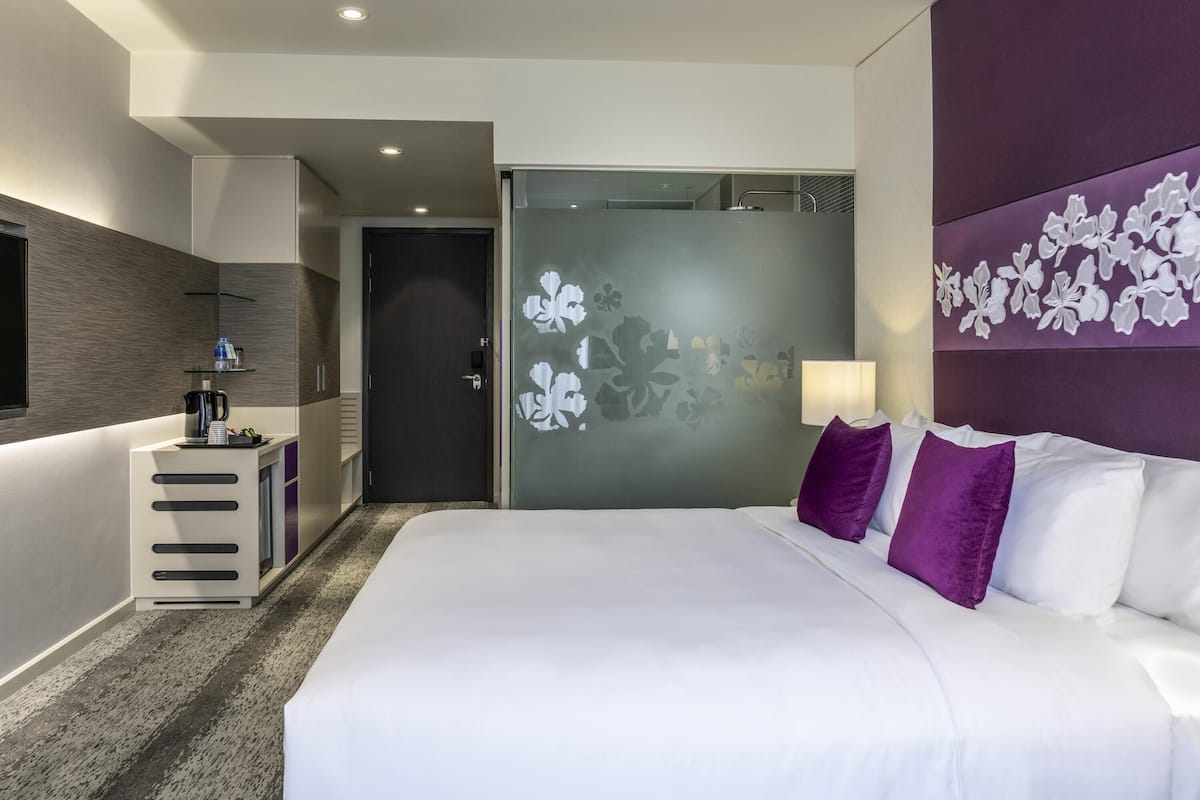 Superior kamer, 1 kingsize bed | Donsdekens, een minibar, een kluis op de kamer, een bureau