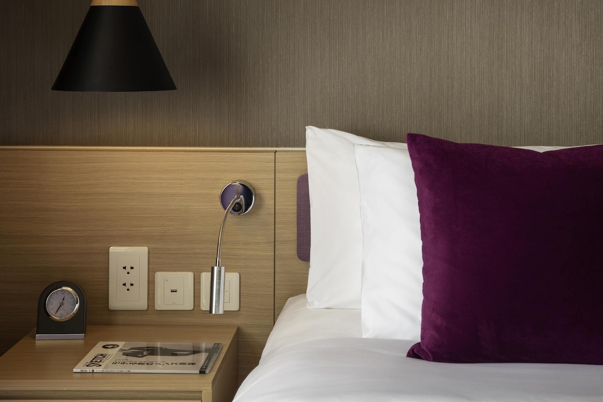 Privilege, Room, 2 Katil Bujang (Single), Akses Club Lounge | Gebar bulu kapas, bar mini, peti besi dalam bilik, meja 