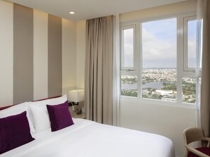 오리/거위털 이불, 미니바, 객실 내 금고, 책상