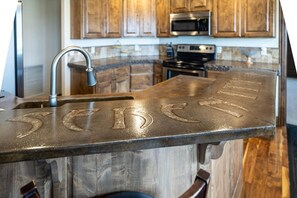 Fridge, microwave, oven, stovetop - Within Minutes Of BYU, Temples, Skiing  Sleeps 18 (Vineyard)