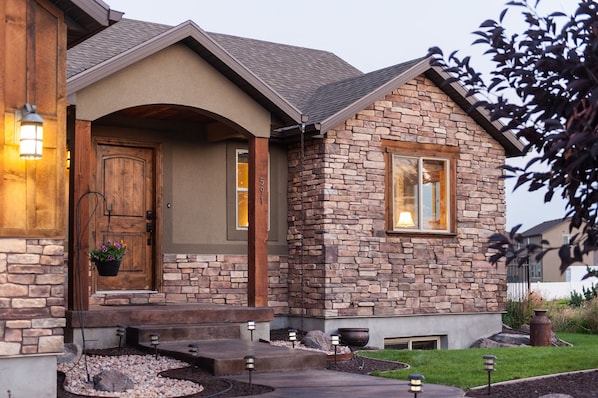 Exterior detail - Within Minutes Of BYU, Temples, Skiing  Sleeps 18 (Vineyard)