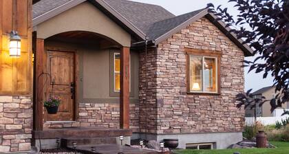 Within Minutes Of BYU, Temples, Skiing Sleeps 18