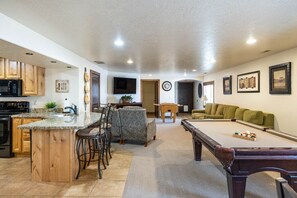 Games room - Within Minutes Of BYU, Temples, Skiing  Sleeps 18 (Vineyard)