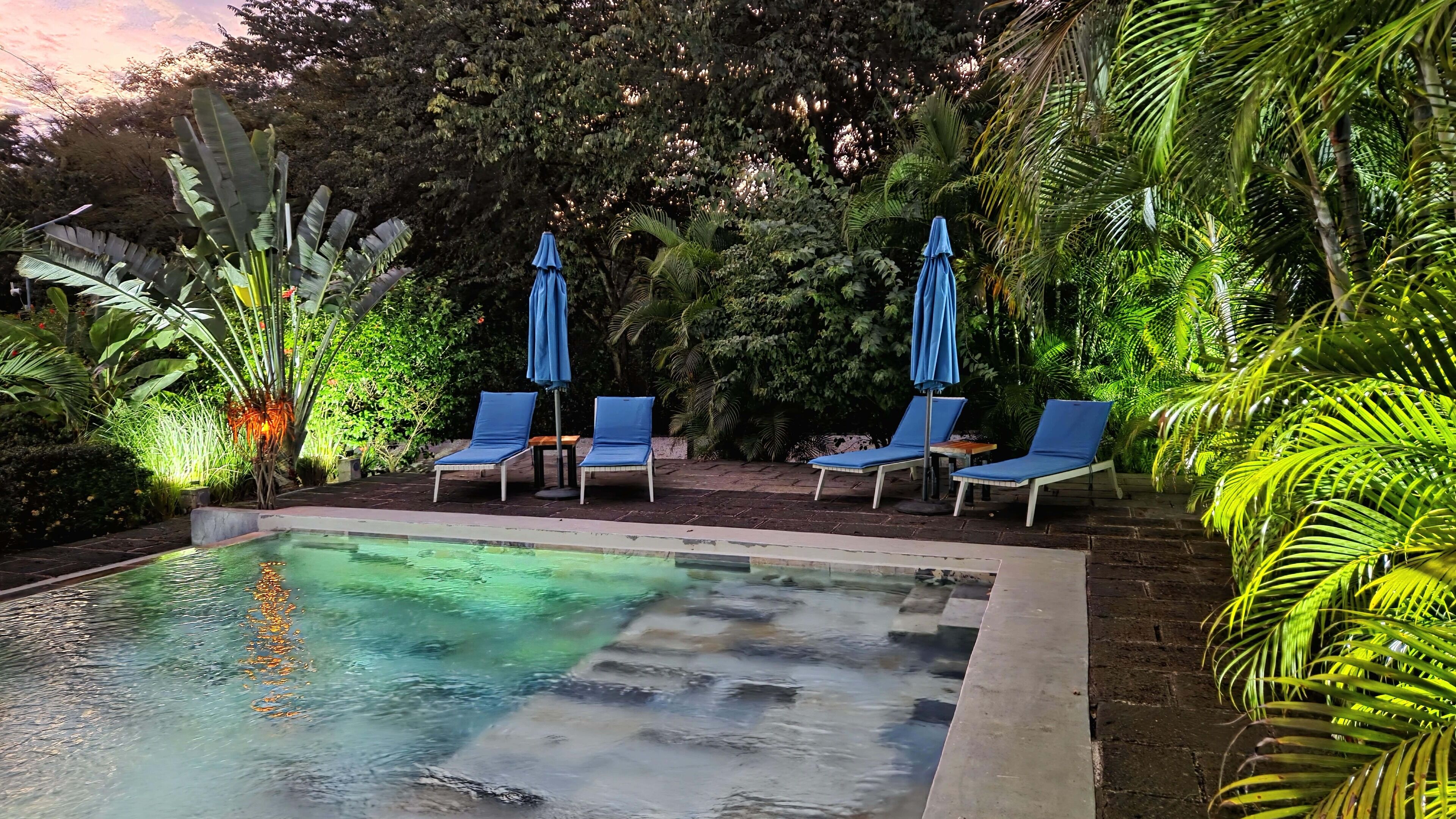 Outdoor pool, an infinity pool