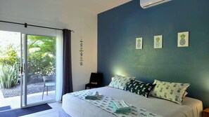 Phòng đôi tiện nghi đơn giản, có phòng tắm riêng, quang cảnh vườn (Chambre N°2) | 1 phòng ngủ, két bảo mật tại phòng, bàn, màn/rèm cản sáng 