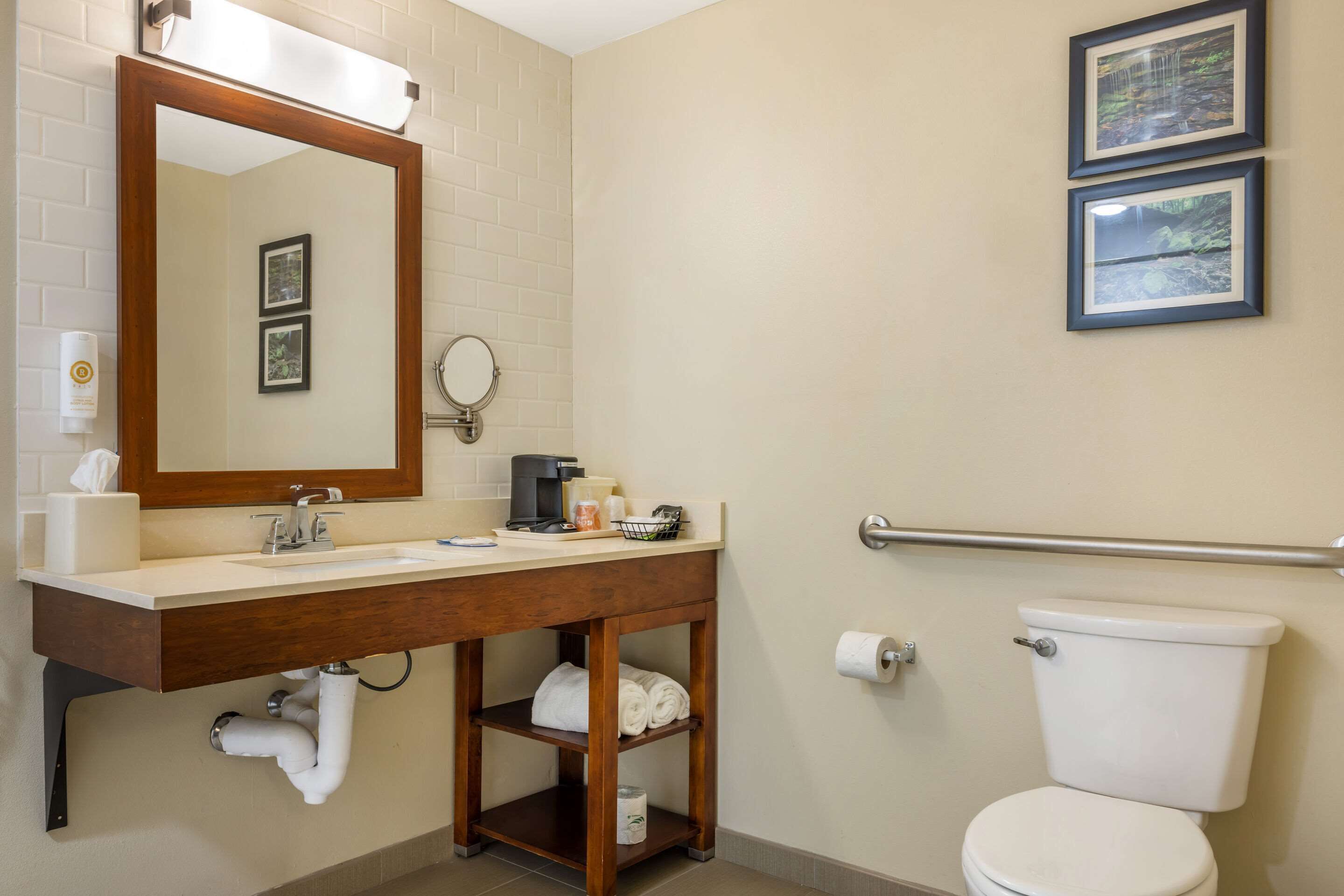 room, 1 king bed, accessible, non smoking | 1 bedroom, desk, laptop workspace, blackout curtains