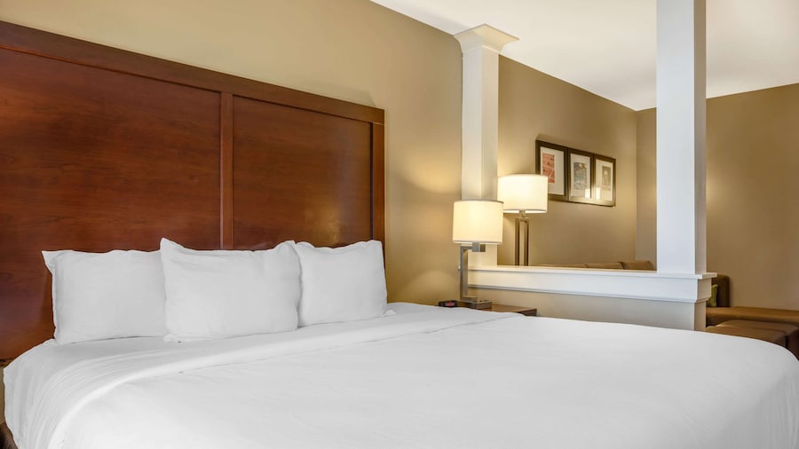 Comfort Inn & Suites at CrossPlex Village