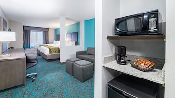 Premium bedding, in-room safe, desk, laptop workspace