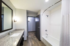 Suite, 2 queensize bedden, niet-roken | Luxe beddengoed, donzen dekbedden, bedden met traagschuimmatras