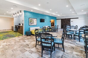 Free daily full breakfast  - Comfort Inn & Suites Oklahoma City near Bricktown (Oklahoma City)