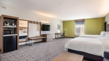 Premium bedding, desk, iron/ironing board, WiFi (free)