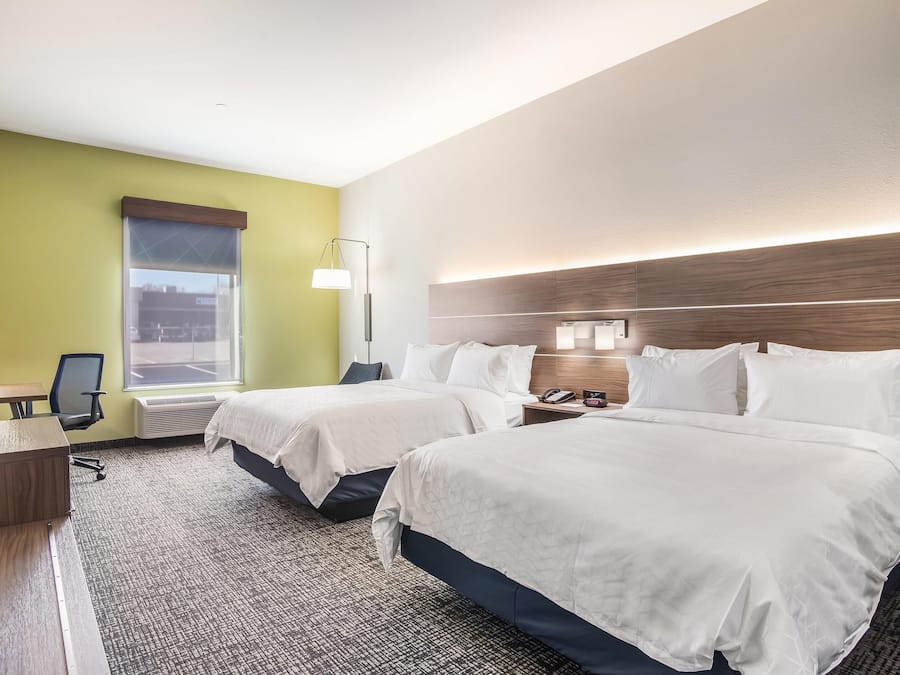 Premium bedding, desk, iron/ironing board, free WiFi