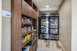 Gift shop - Holiday Inn Express Suites Tulsa East Catoosa IHG (Tulsa)