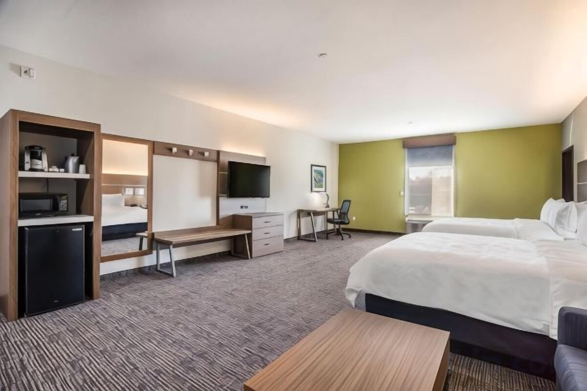 Two Queen Beds Suite With Sofa Bed
