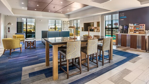 Lobby - Holiday Inn Express Suites Tulsa East Catoosa IHG (Tulsa)