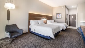 Premium bedding, desk, iron/ironing board, WiFi (free) - Holiday Inn Express Suites Tulsa East Catoosa IHG (Tulsa)